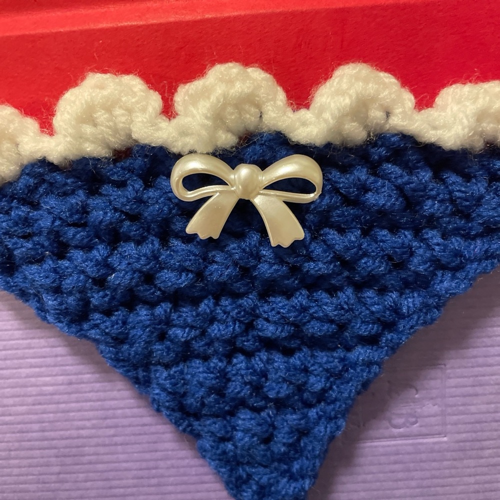 Crochet Bookmark with bow and ruffles - Picture 2 of 3